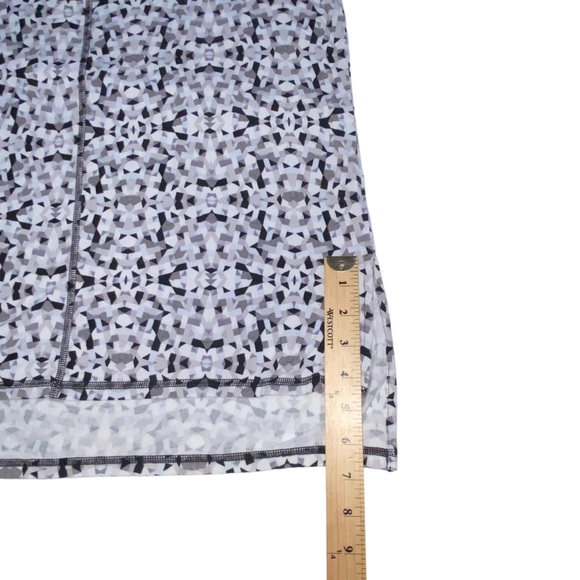 Liz Claiborne Wknd Abstract Geometric Multi-Colored Top - Women’s Large - Picture 7 of 12